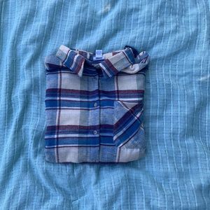 Women’s platted button up sleeve.